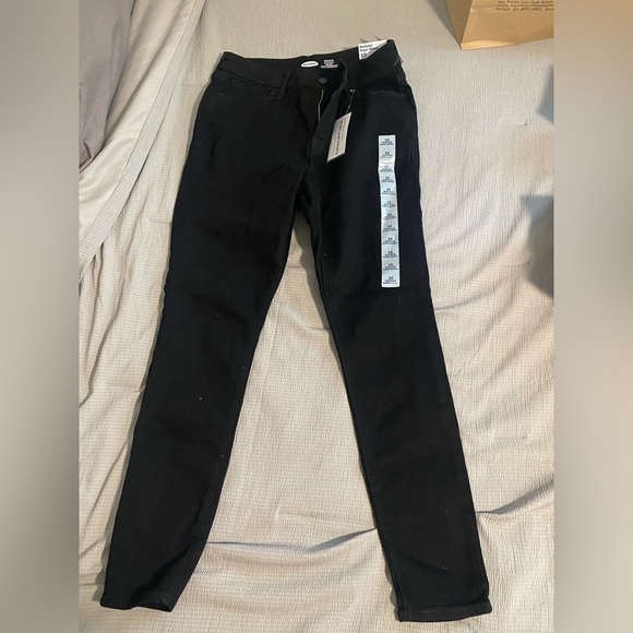Old Navy Rockstar Super Skinny high rise black jeans - Picture 2 of 2